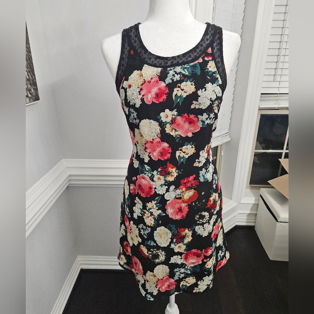 Esley floral dress size small